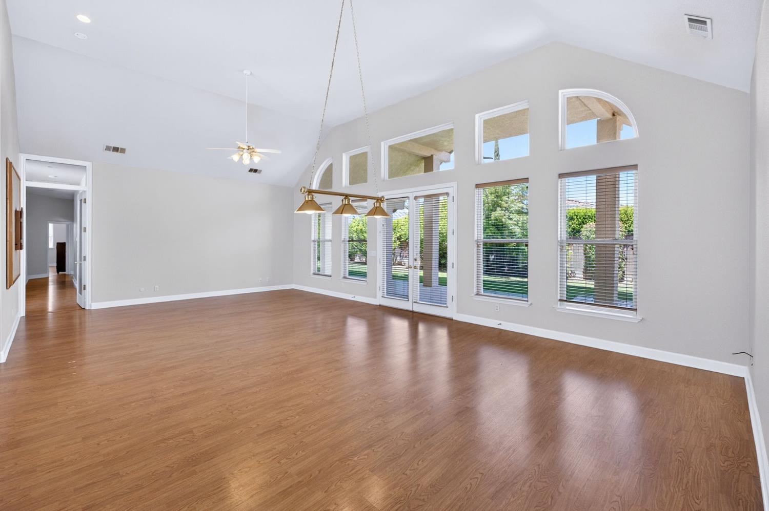 1550 E Starpass Dr, Fresno, CA 93730
