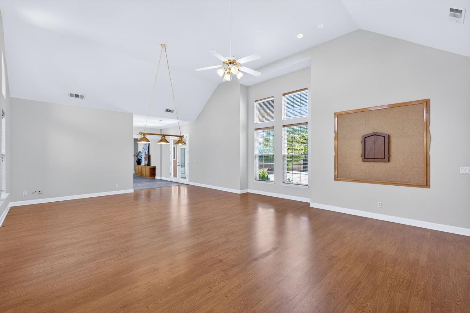 1550 E Starpass Dr, Fresno, CA 93730
