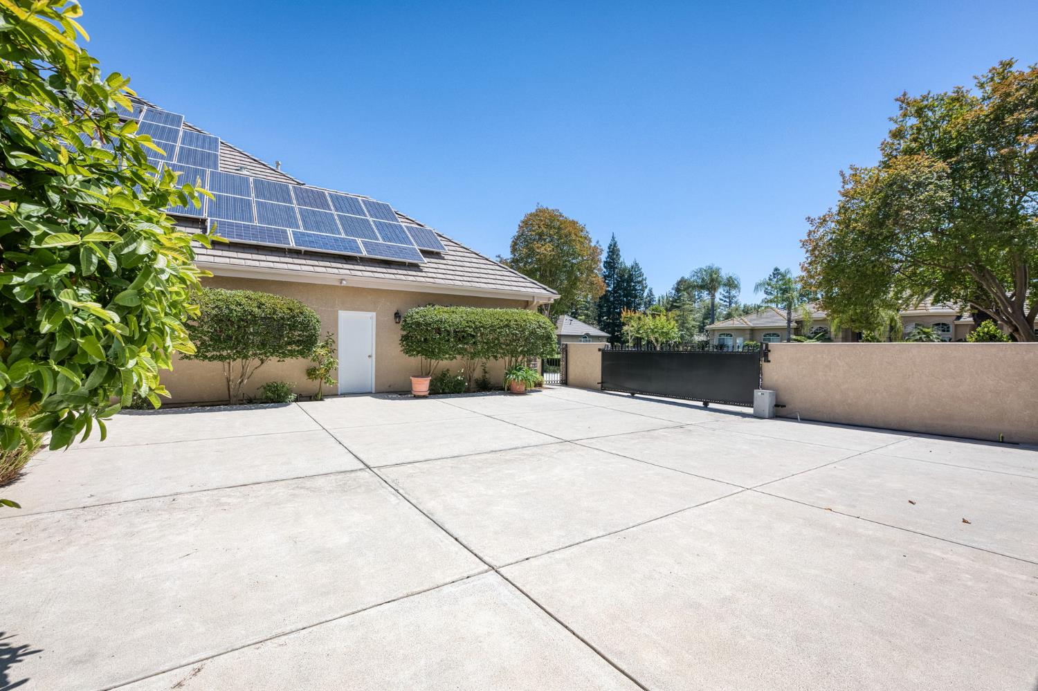 1550 E Starpass Dr, Fresno, CA 93730