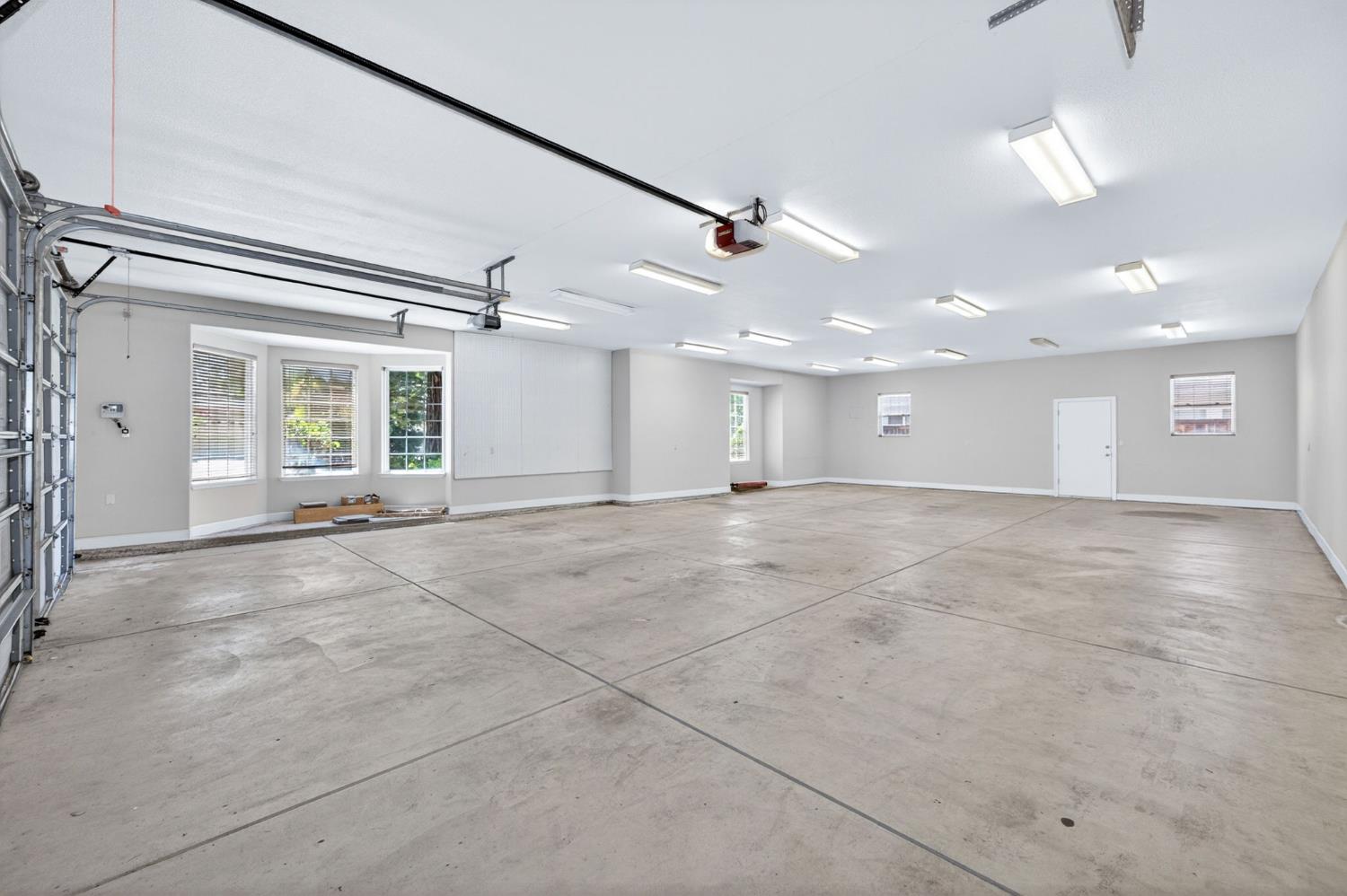 1550 E Starpass Dr, Fresno, CA 93730