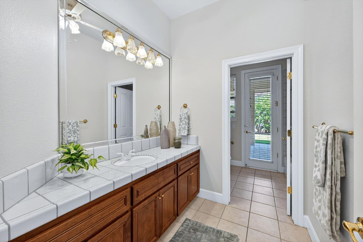 1550 E Starpass Dr, Fresno, CA 93730