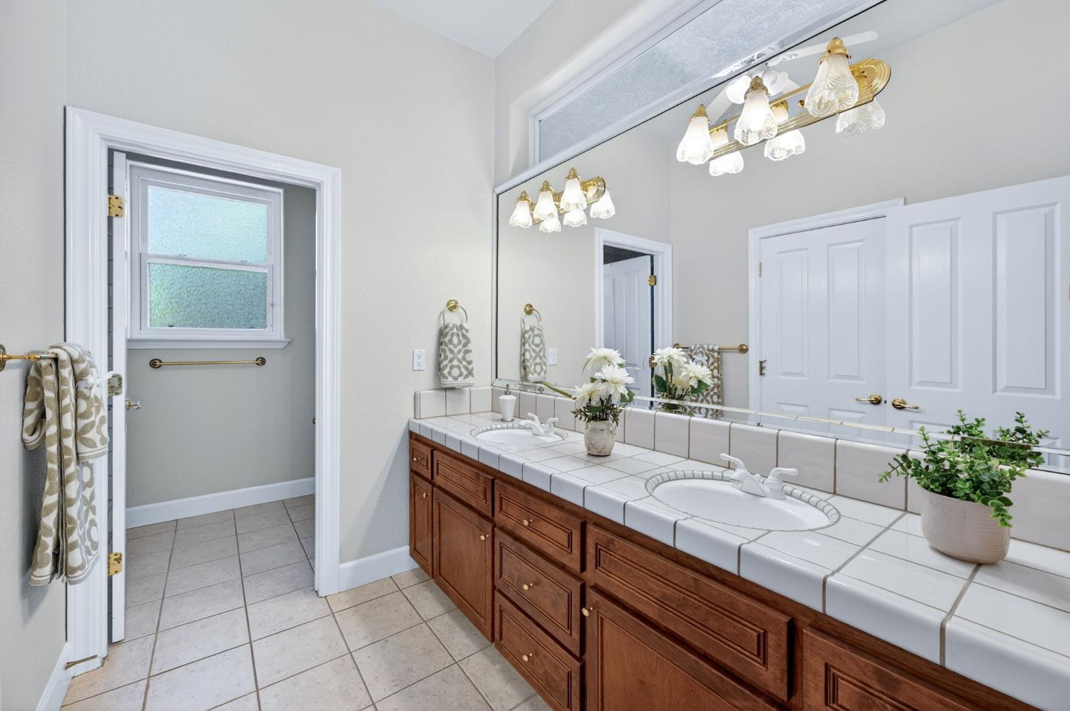 1550 E Starpass Dr, Fresno, CA 93730