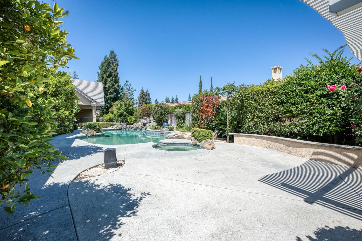 1550 E Starpass Dr, Fresno, CA 93730