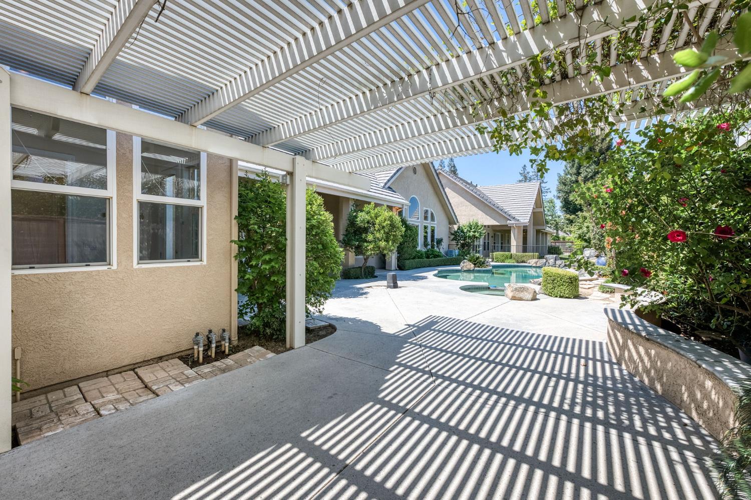 1550 E Starpass Dr, Fresno, CA 93730