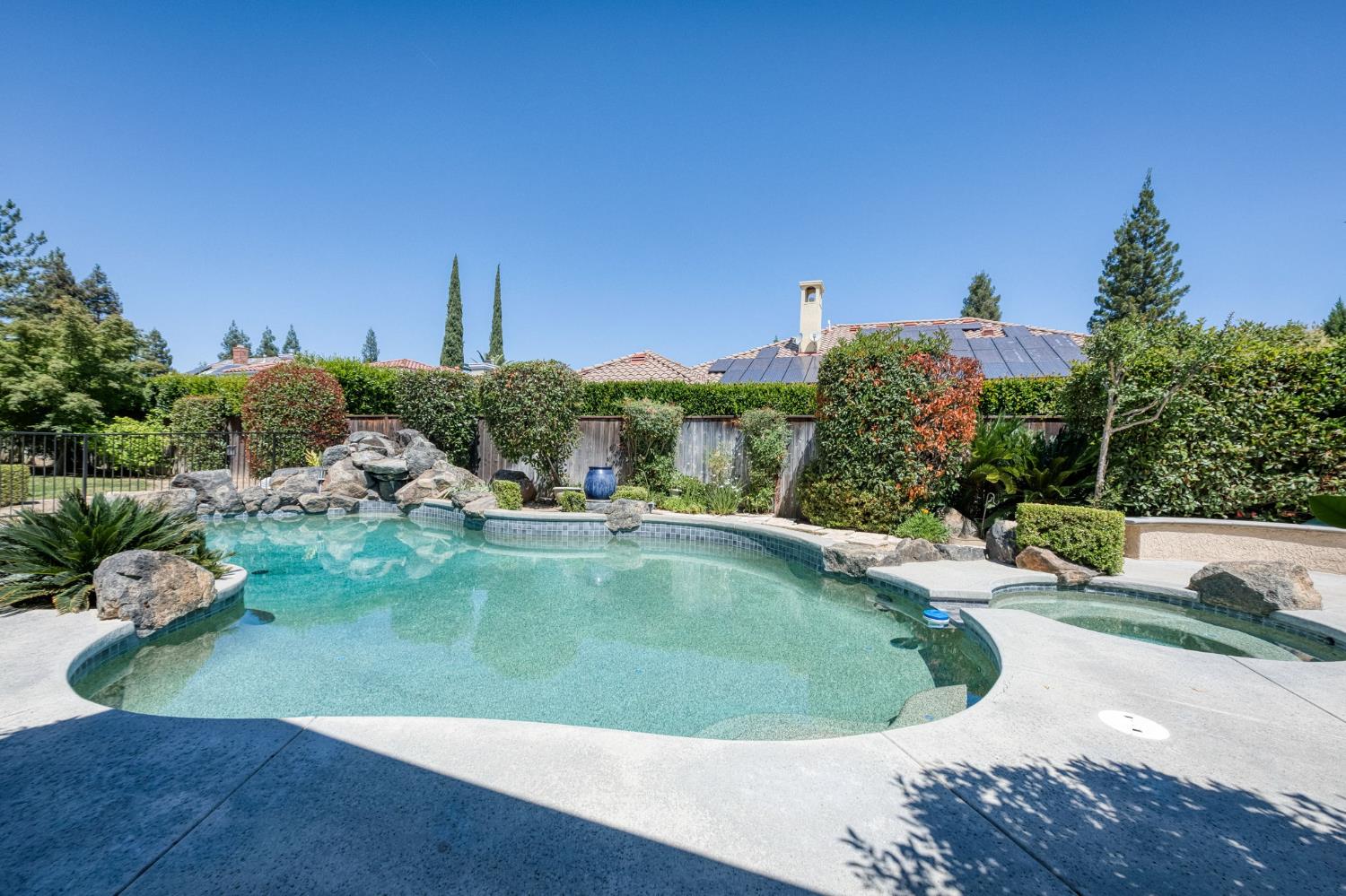 1550 E Starpass Dr, Fresno, CA 93730