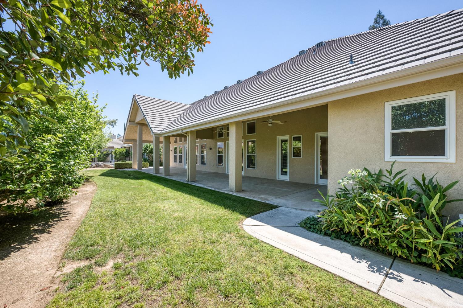 1550 E Starpass Dr, Fresno, CA 93730