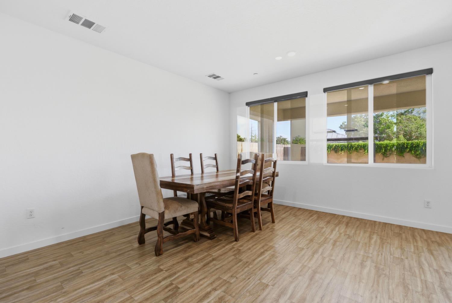 5843 W Laguna Ave, Fresno, CA 93722