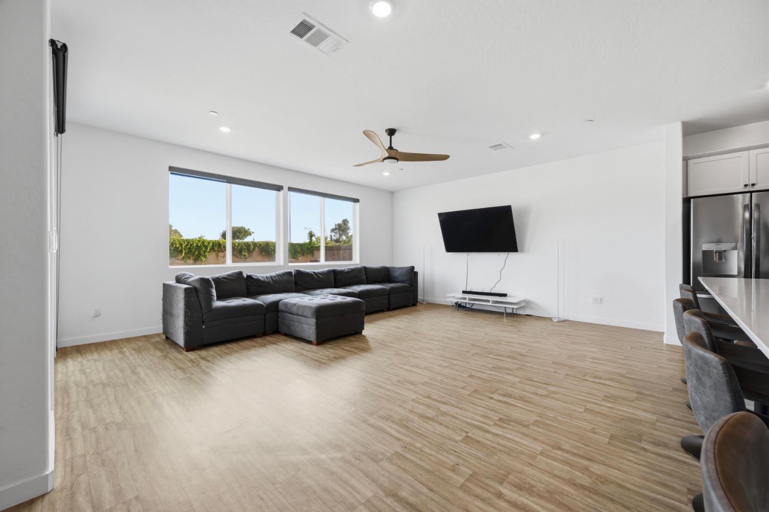 5843 W Laguna Ave, Fresno, CA 93722