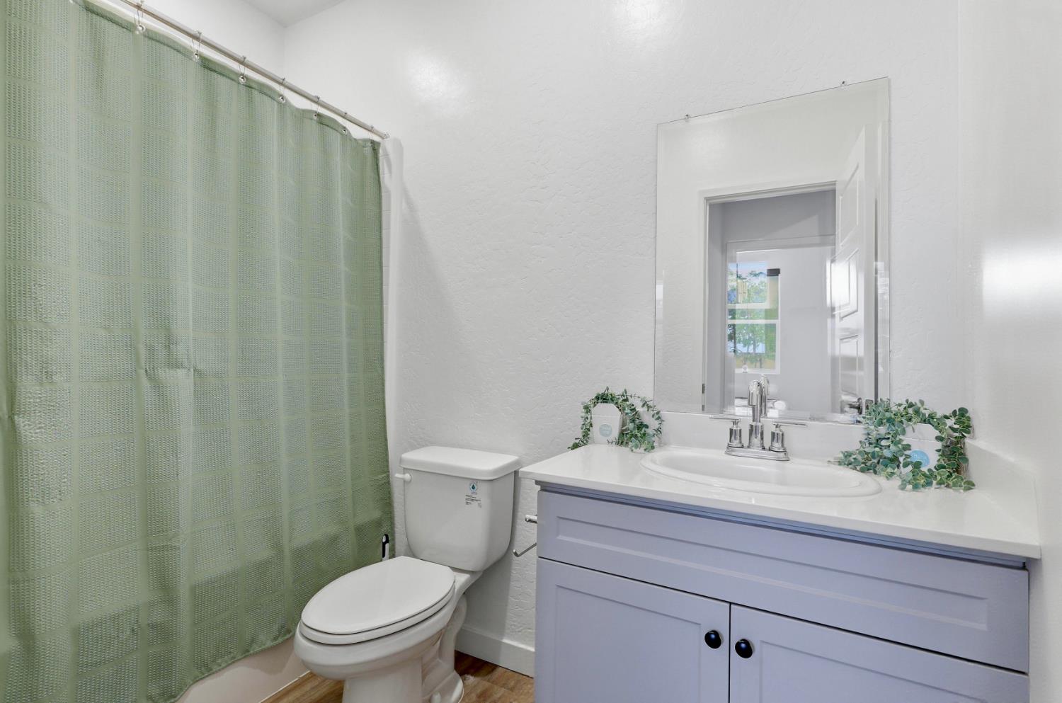 5843 W Laguna Ave, Fresno, CA 93722