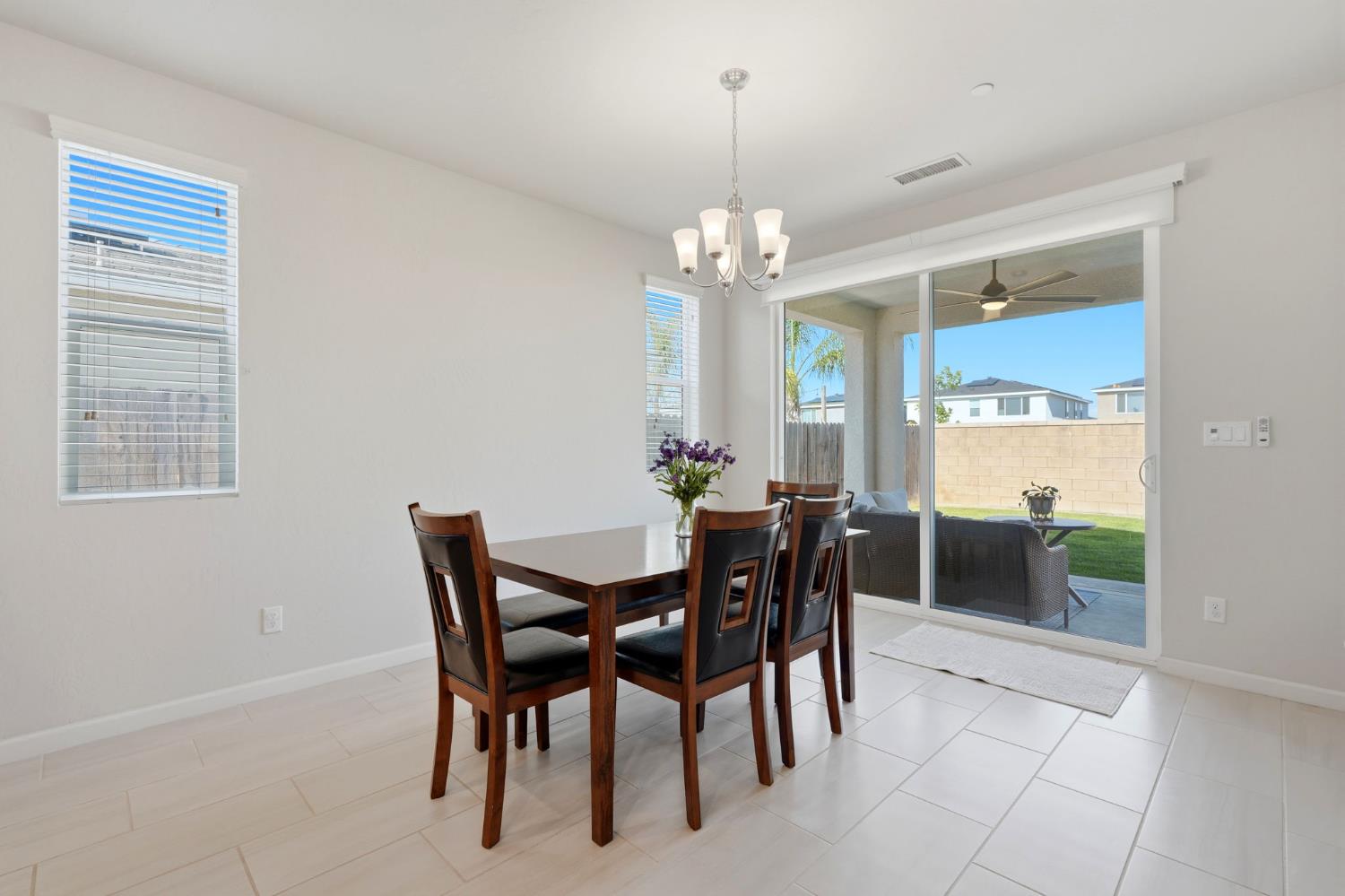 3245 Las Rosas Ave, Clovis, CA 93619