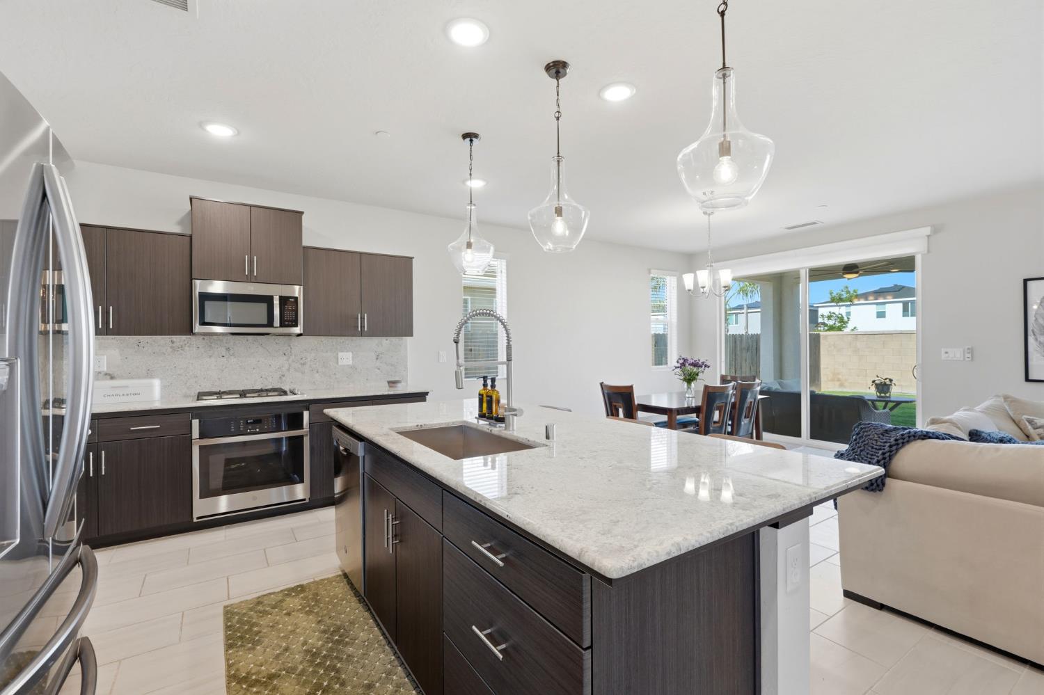3245 Las Rosas Ave, Clovis, CA 93619