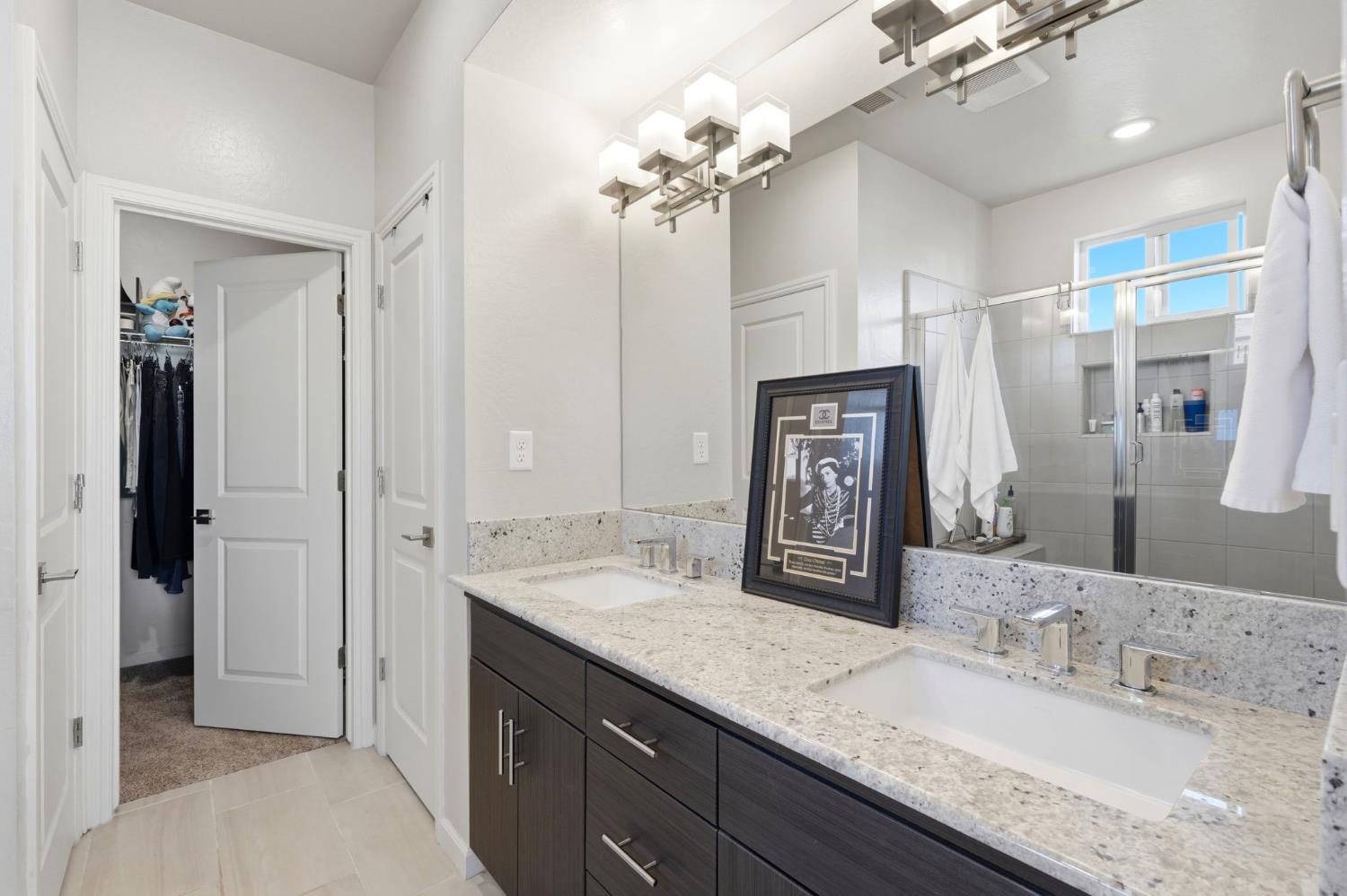 3245 Las Rosas Ave, Clovis, CA 93619