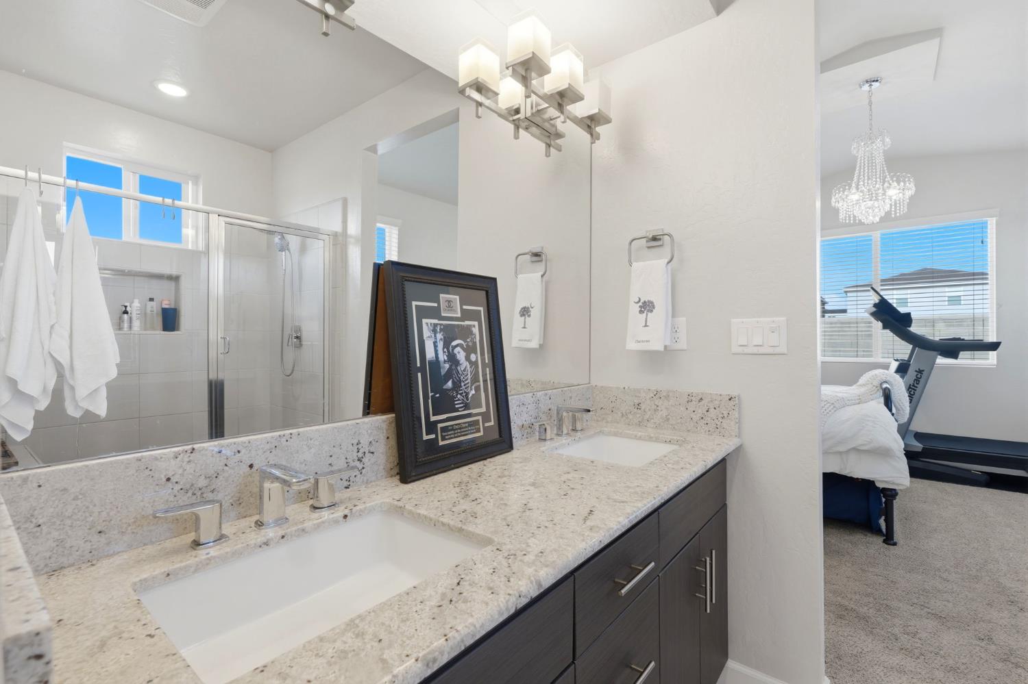 3245 Las Rosas Ave, Clovis, CA 93619