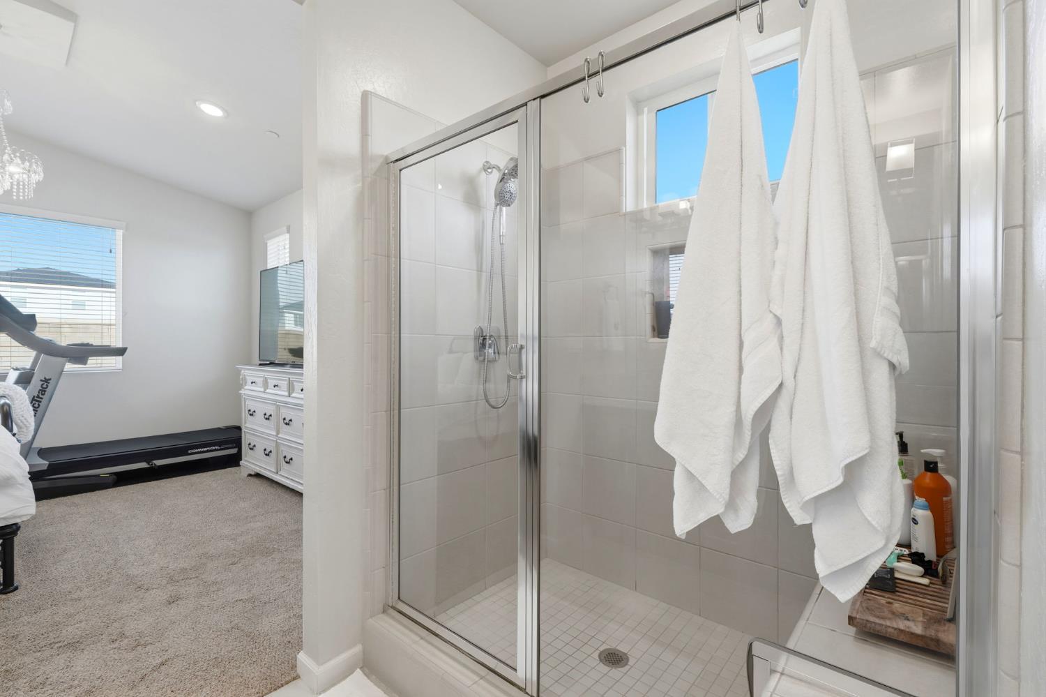 3245 Las Rosas Ave, Clovis, CA 93619