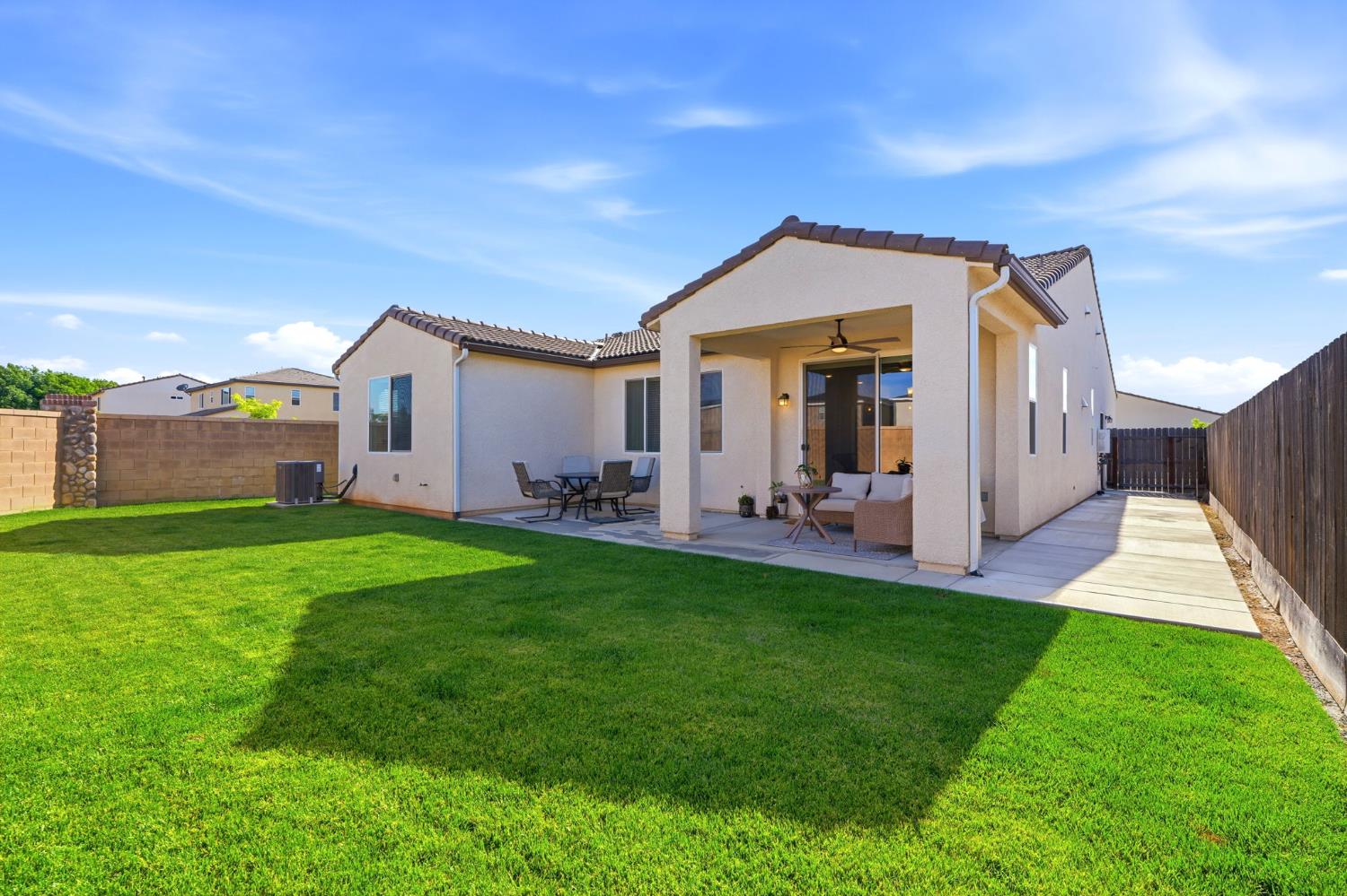 3245 Las Rosas Ave, Clovis, CA 93619