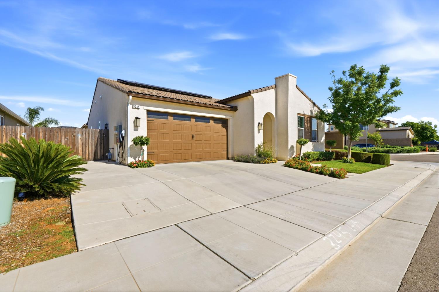 3245 Las Rosas Ave, Clovis, CA 93619