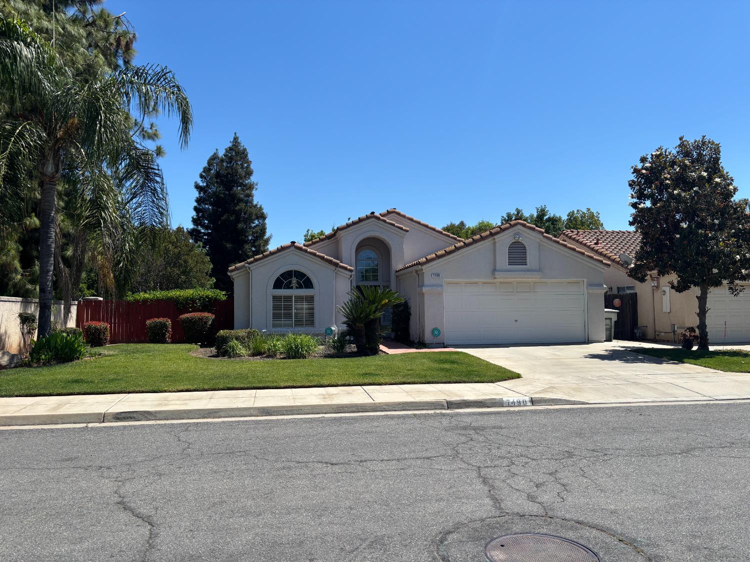 7490 N Hayston Ave, Fresno, CA 93720