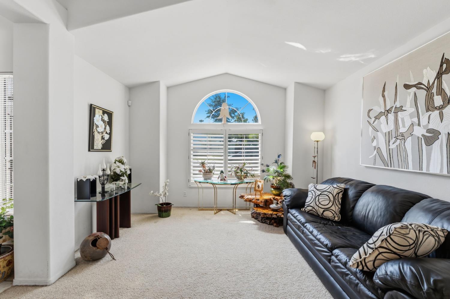 7490 N Hayston Ave, Fresno, CA 93720