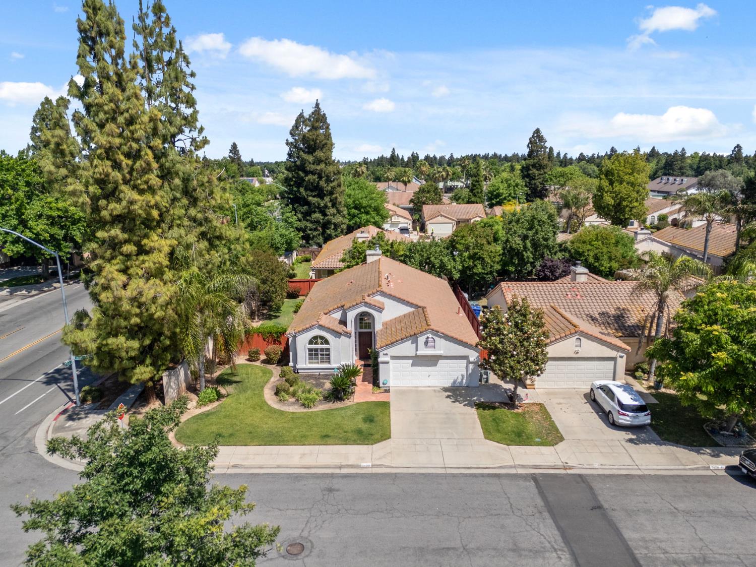 7490 N Hayston Ave, Fresno, CA 93720