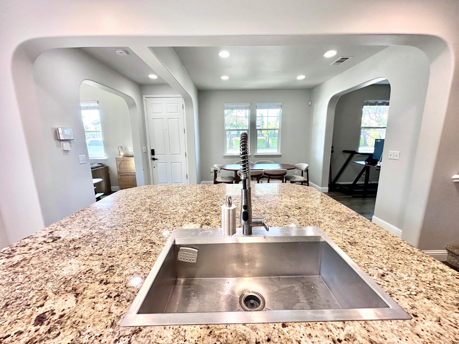 4056 Trenton Ave, Clovis, CA 93619