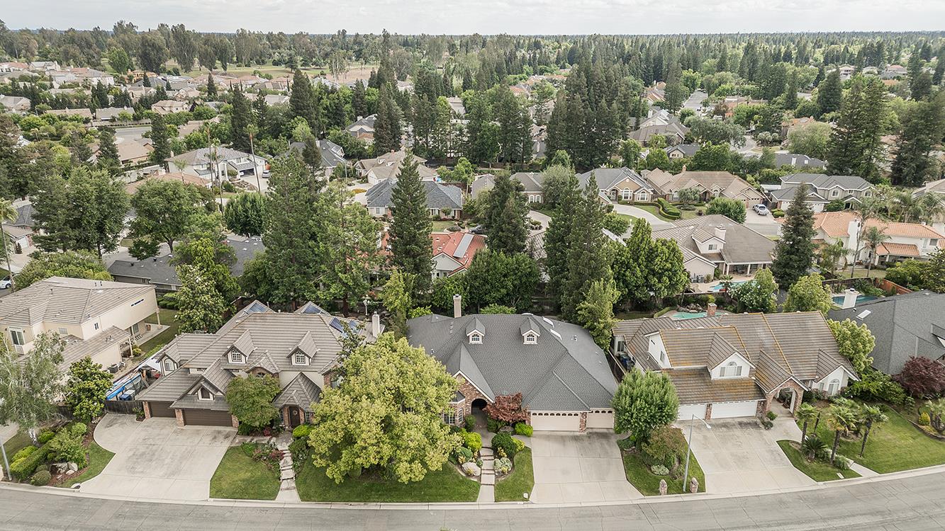 877 E Portsmouth Dr, Fresno, CA 93730