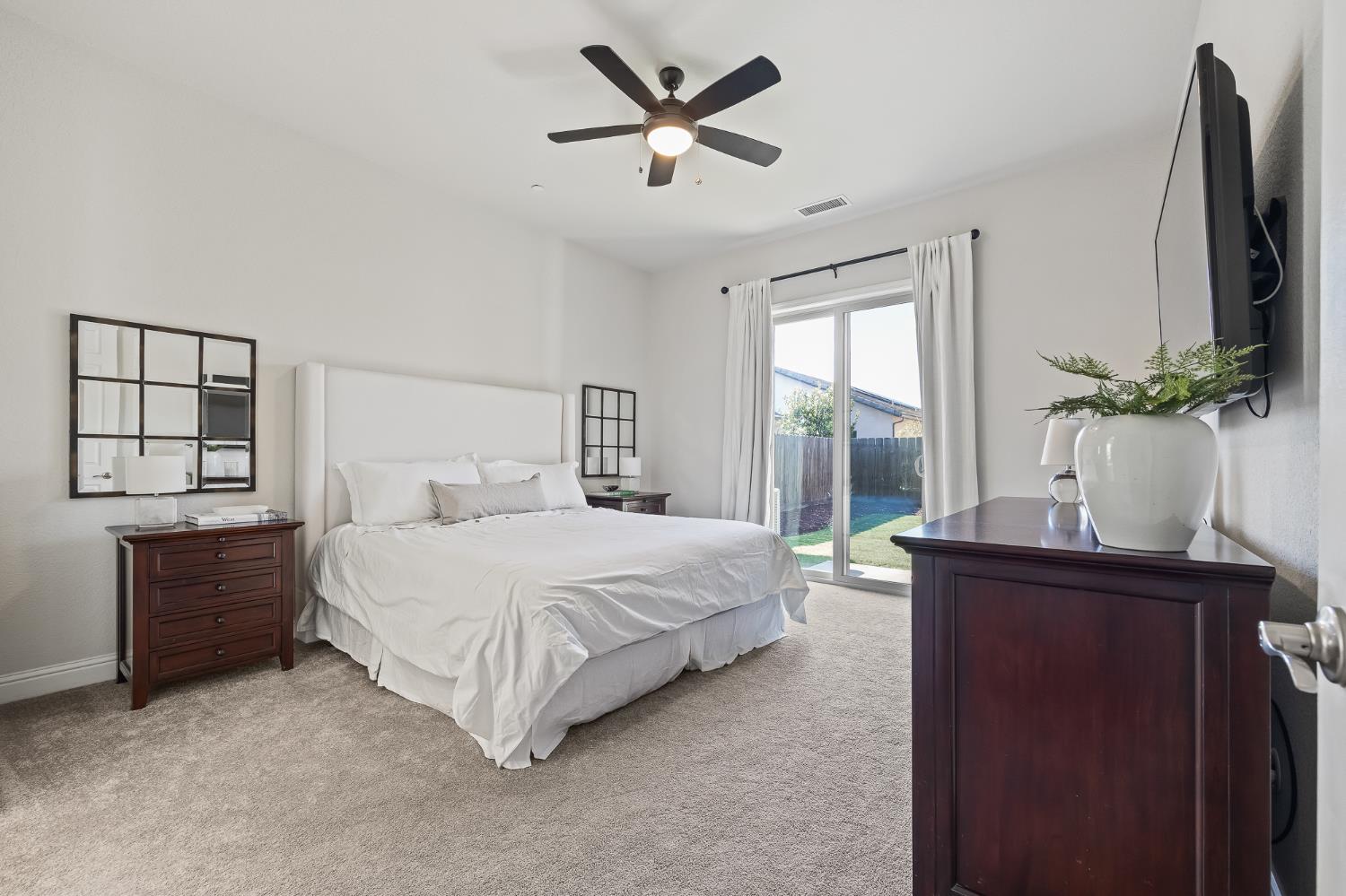 6635 W Kadota Ave, Fresno, CA 93723