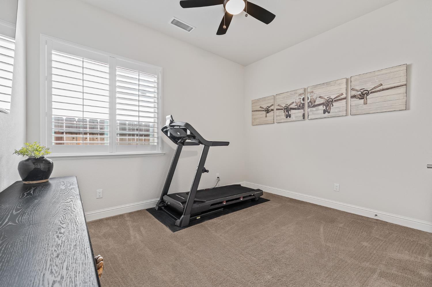 6635 W Kadota Ave, Fresno, CA 93723
