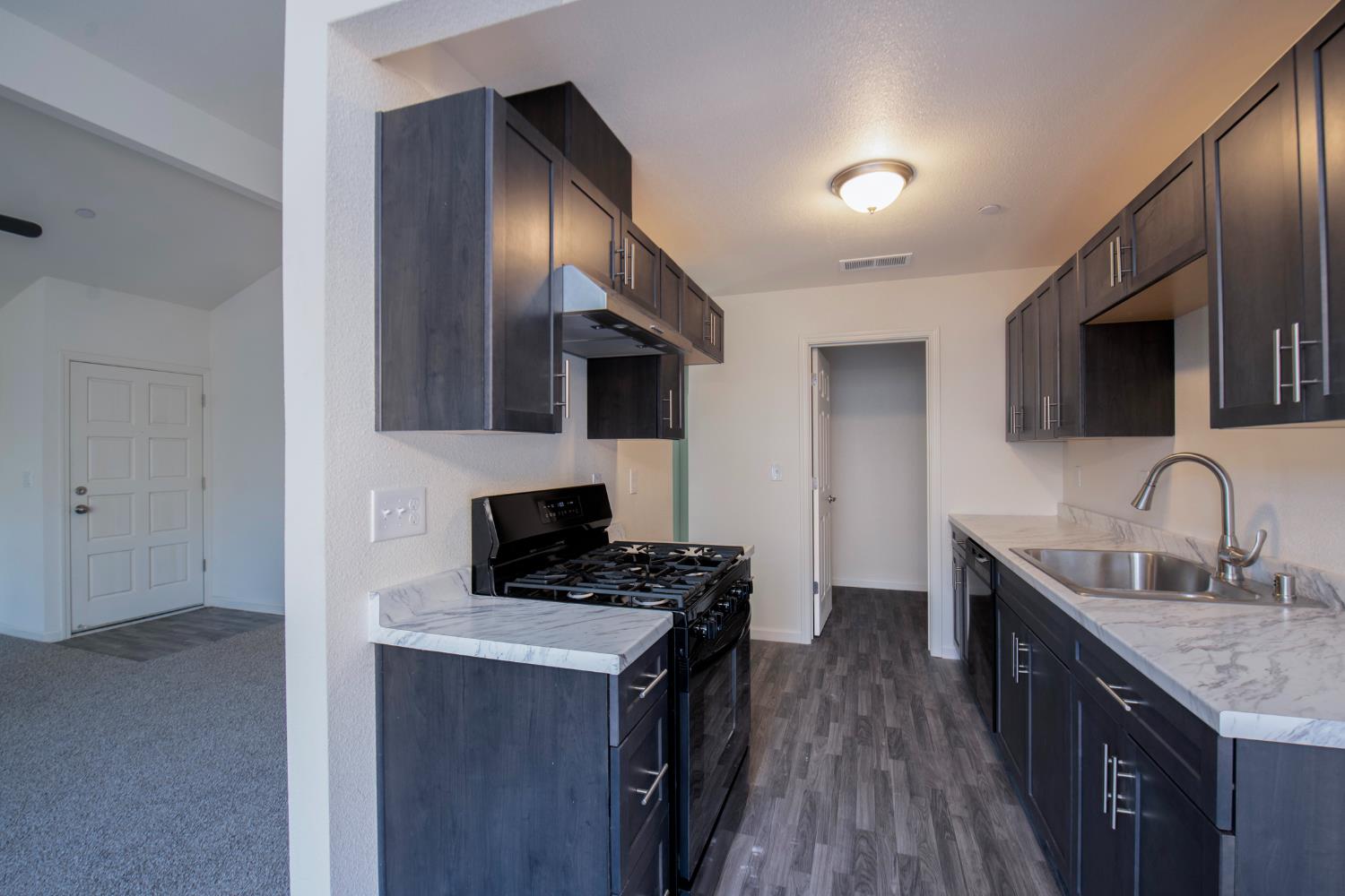 540 S Argyle Ave #101, Fresno, CA 93727