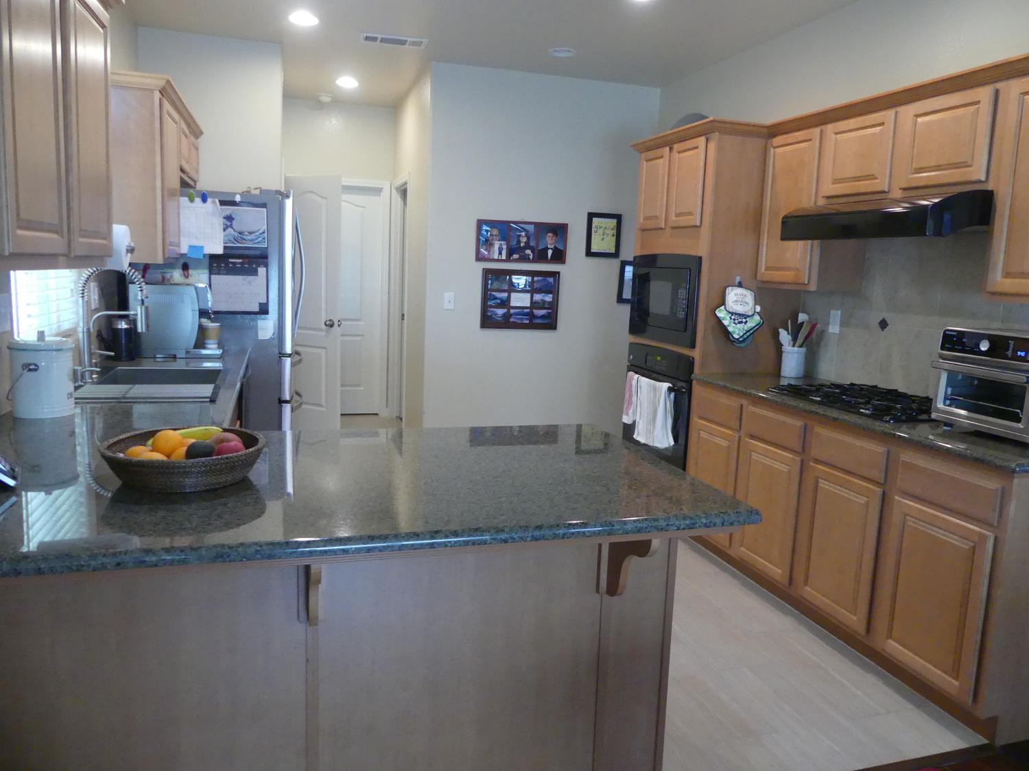 7169 W San Madele Ave, Fresno, CA 93723