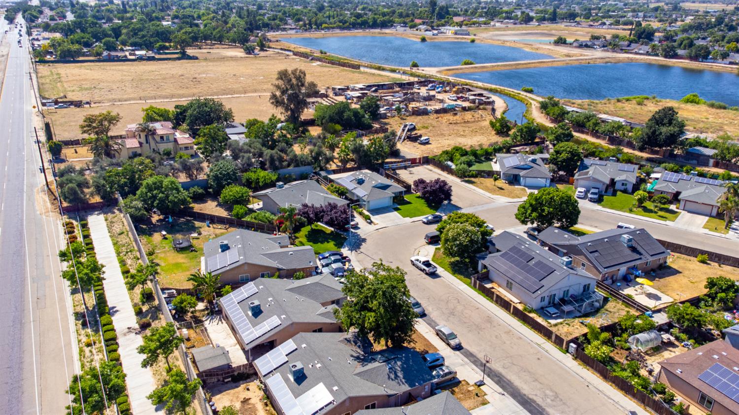 2584 S Roughrider Ave, Fresno, CA 93725