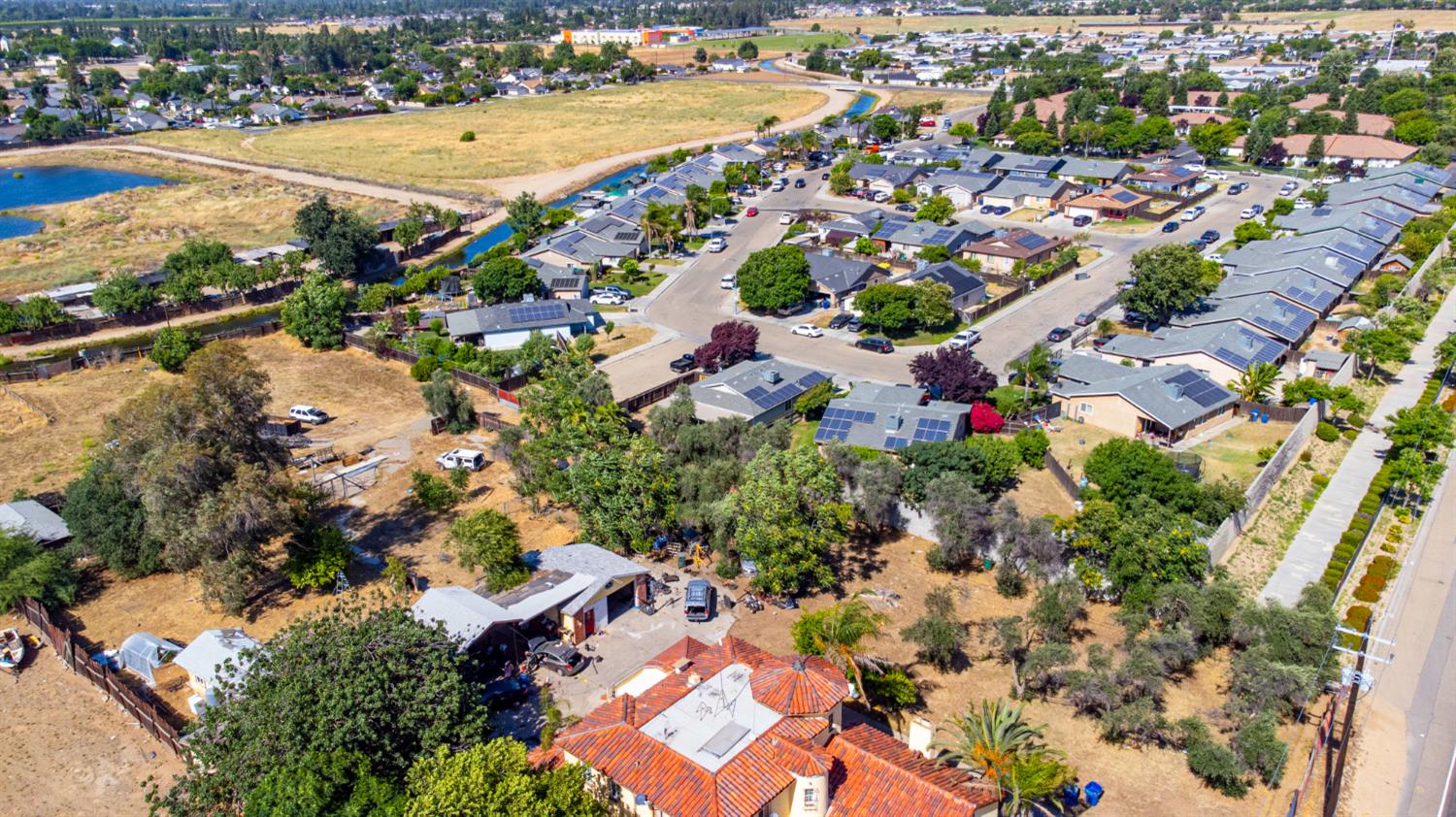2584 S Roughrider Ave, Fresno, CA 93725