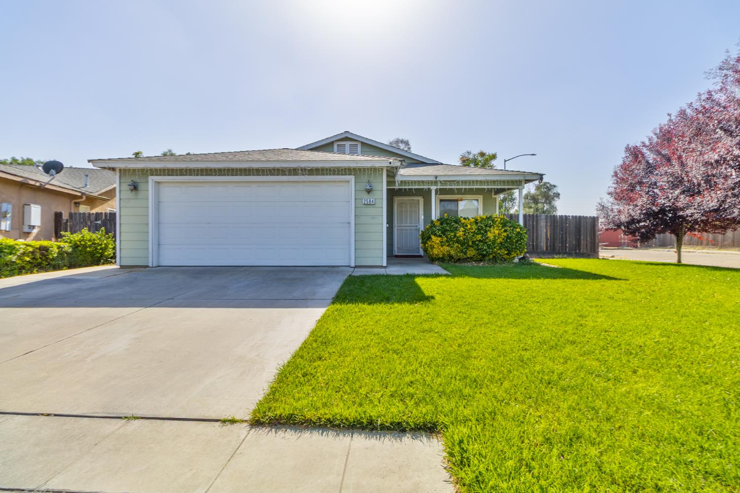 2584 S Roughrider Ave, Fresno, CA 93725