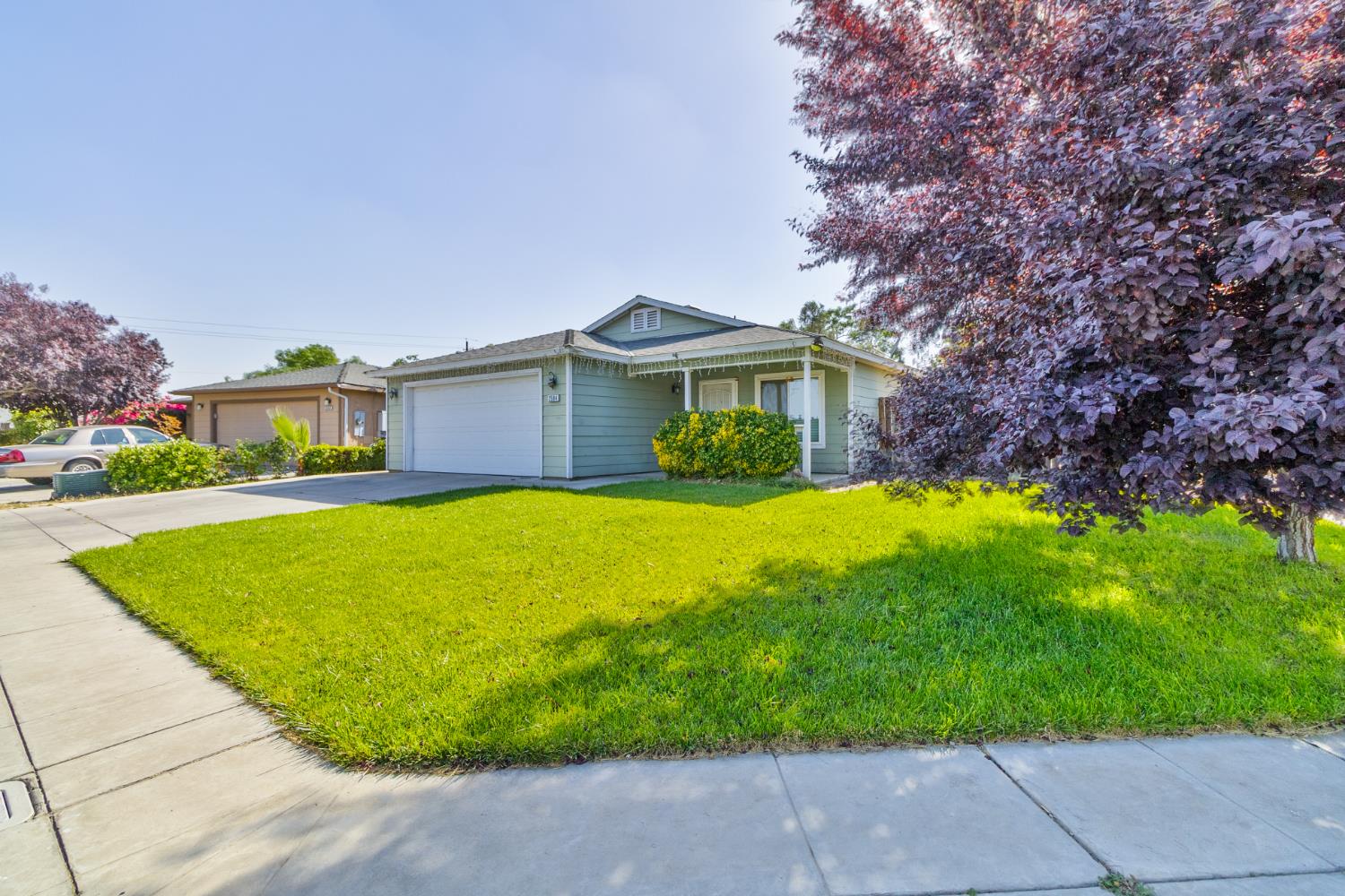 2584 S Roughrider Ave, Fresno, CA 93725