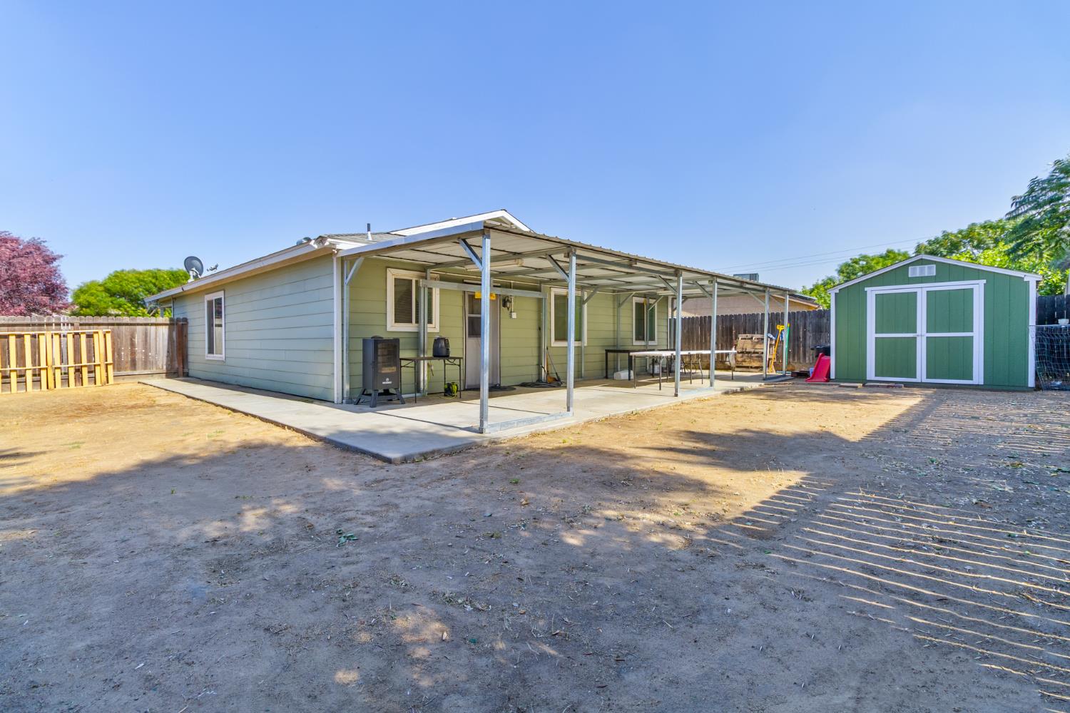2584 S Roughrider Ave, Fresno, CA 93725