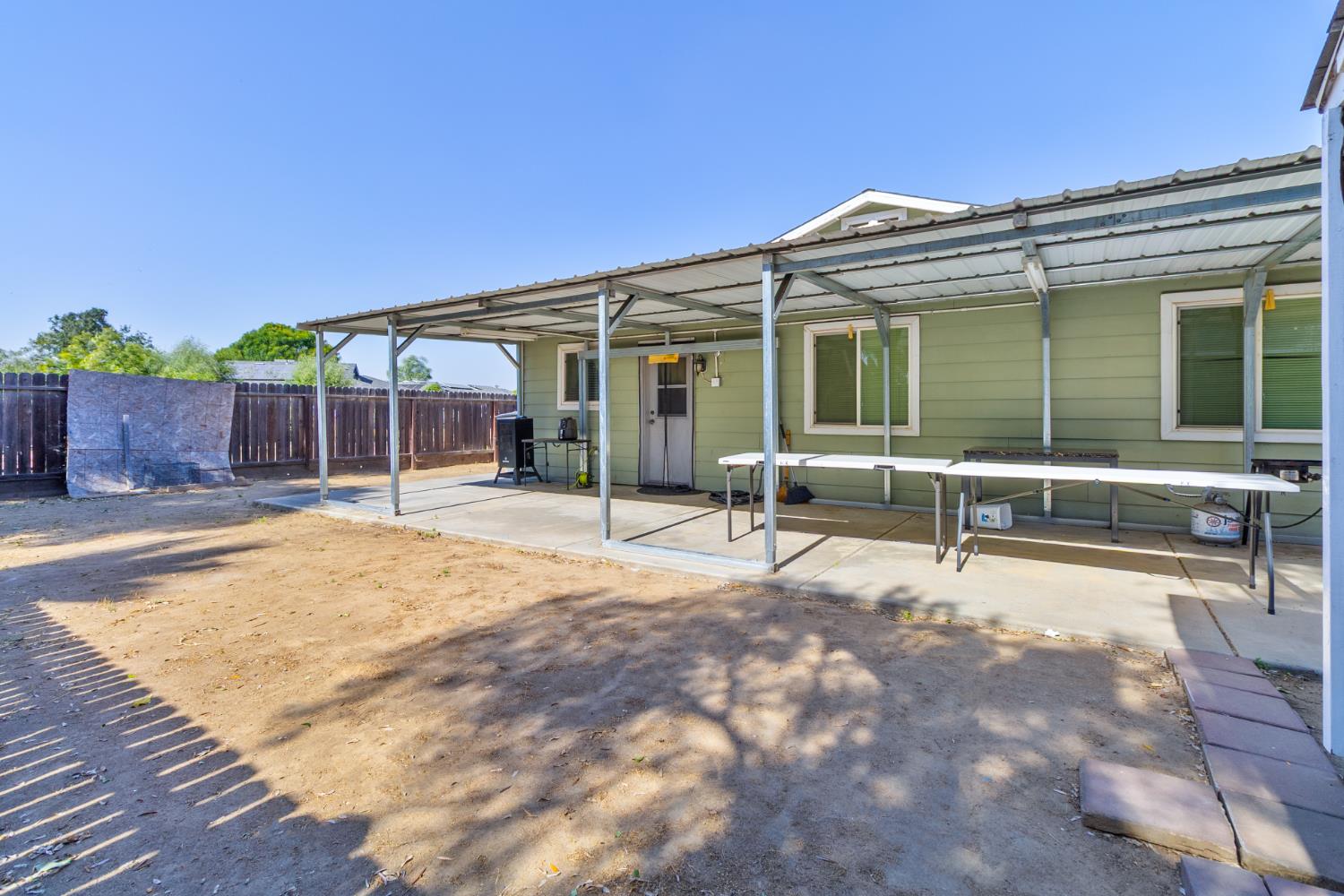 2584 S Roughrider Ave, Fresno, CA 93725
