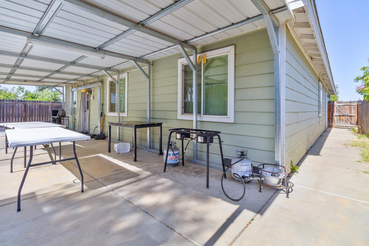 2584 S Roughrider Ave, Fresno, CA 93725