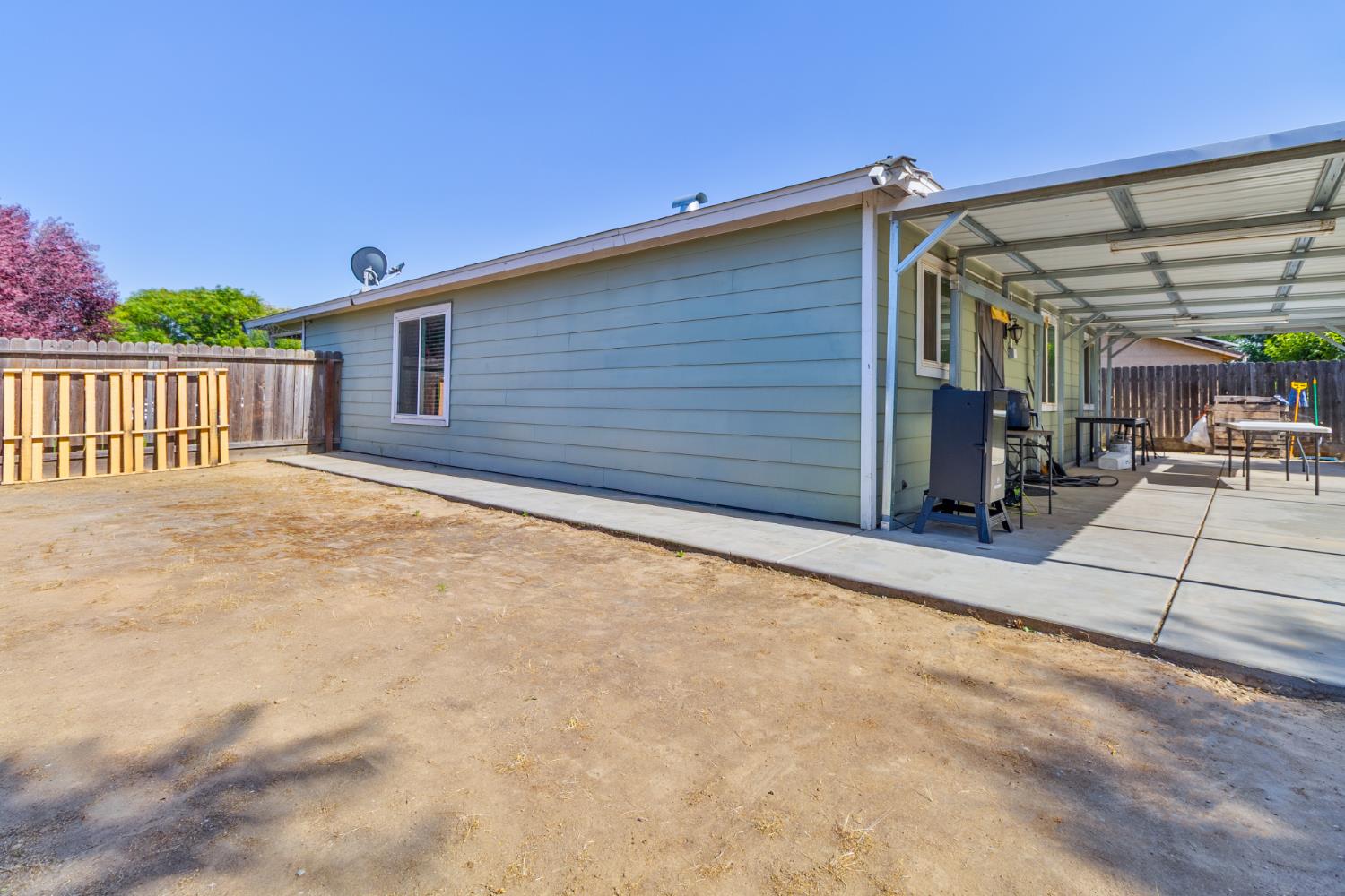 2584 S Roughrider Ave, Fresno, CA 93725