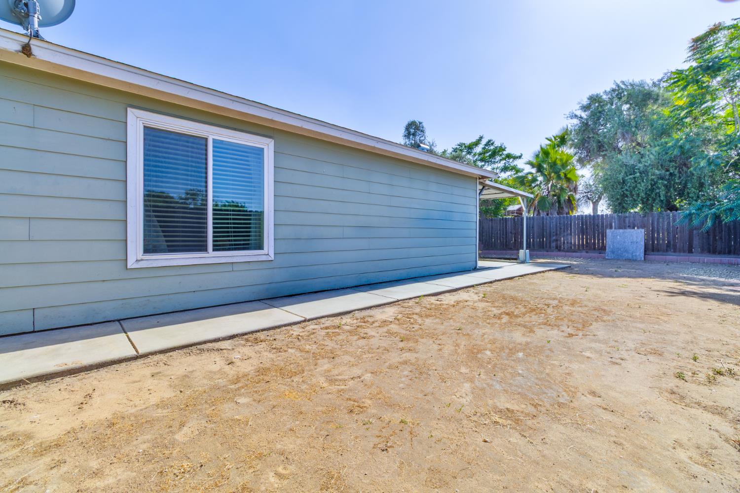 2584 S Roughrider Ave, Fresno, CA 93725