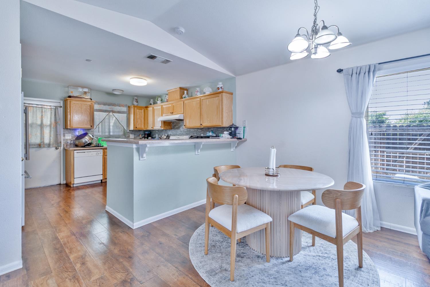 2584 S Roughrider Ave, Fresno, CA 93725
