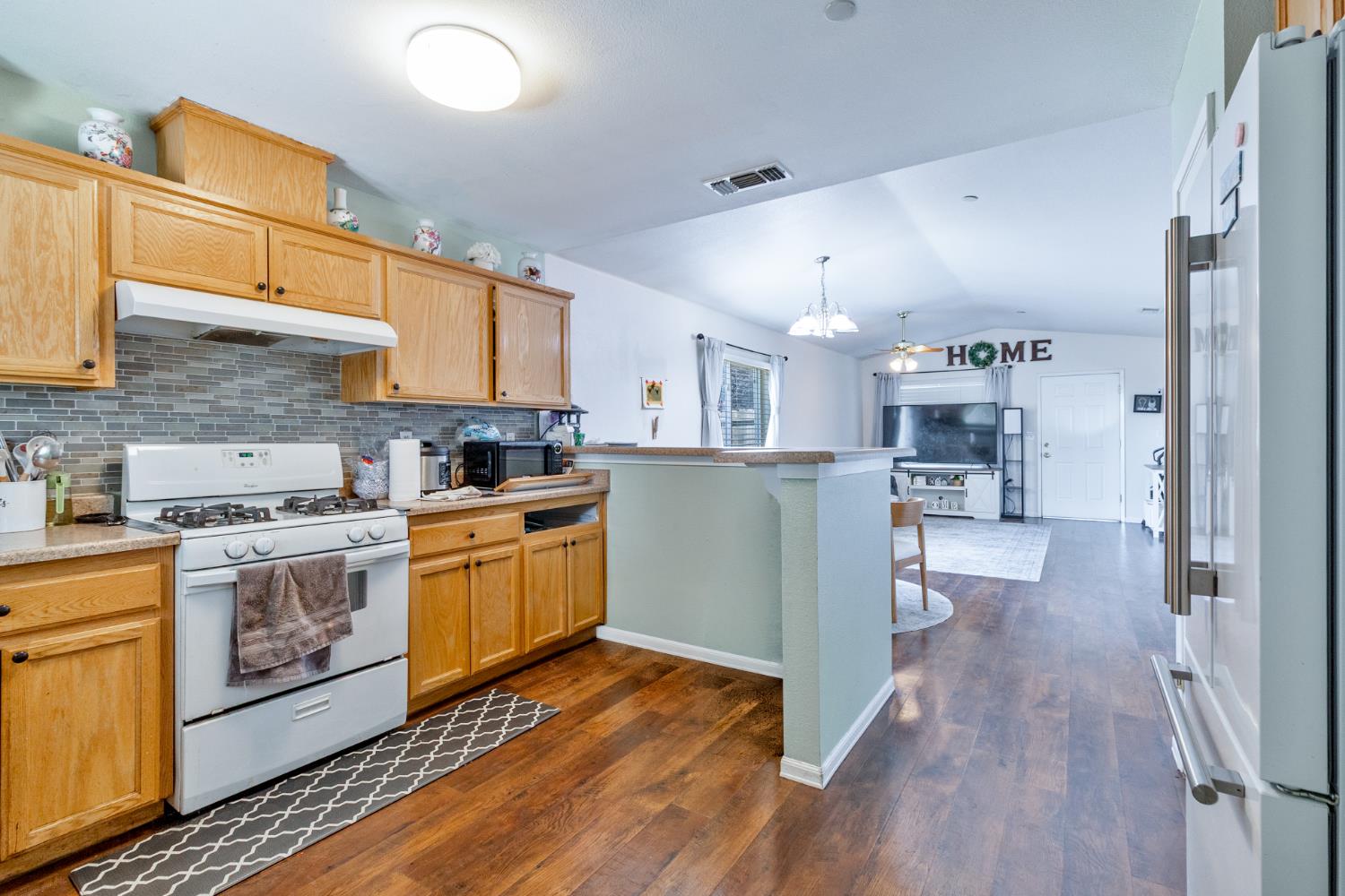 2584 S Roughrider Ave, Fresno, CA 93725