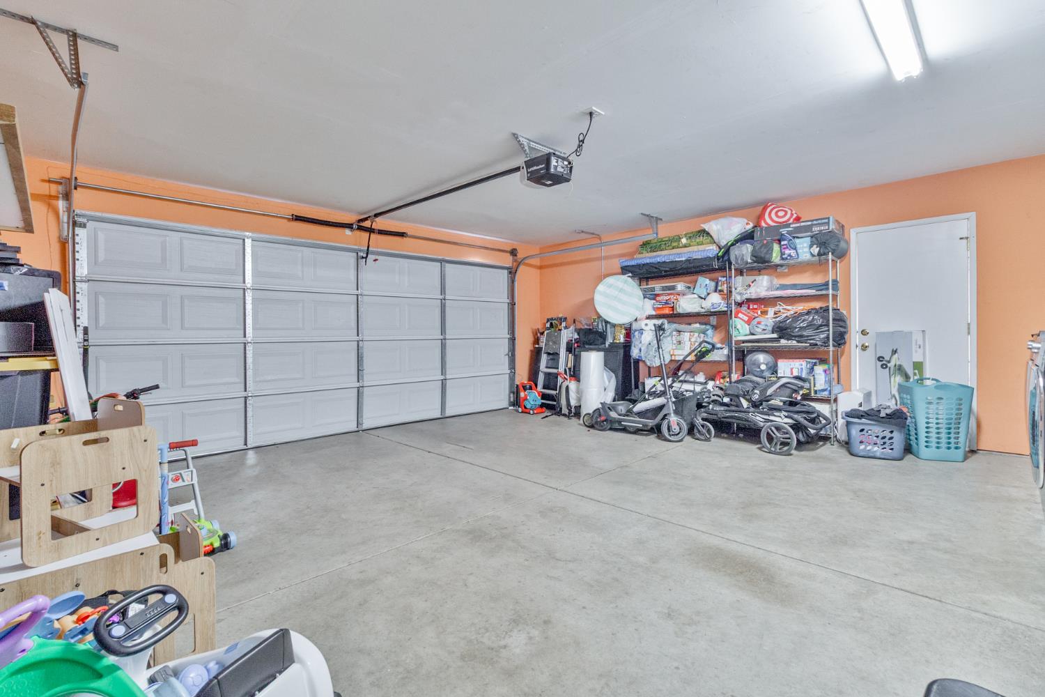 2584 S Roughrider Ave, Fresno, CA 93725
