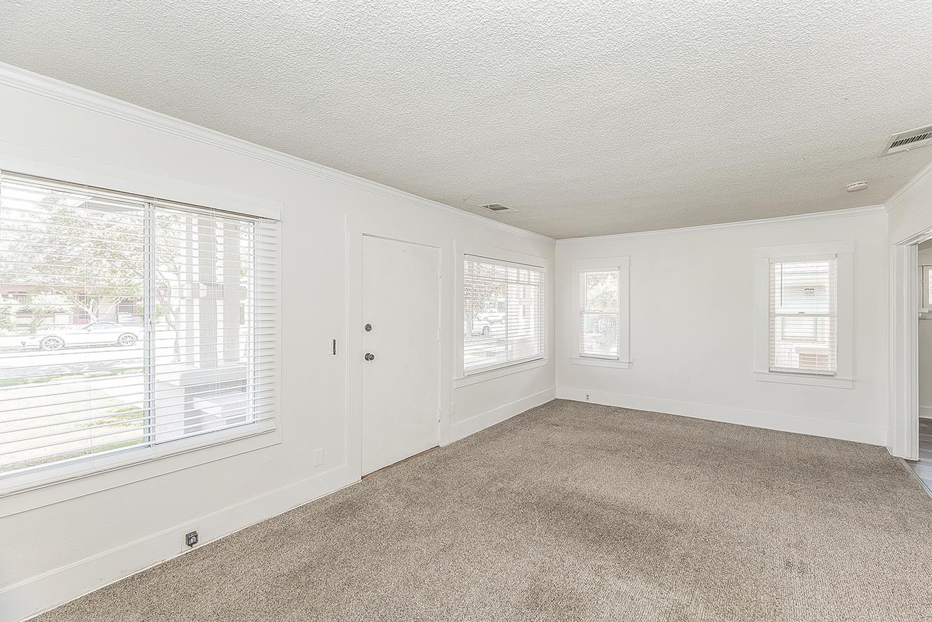 630 E Dudley Ave, Fresno, CA 93728