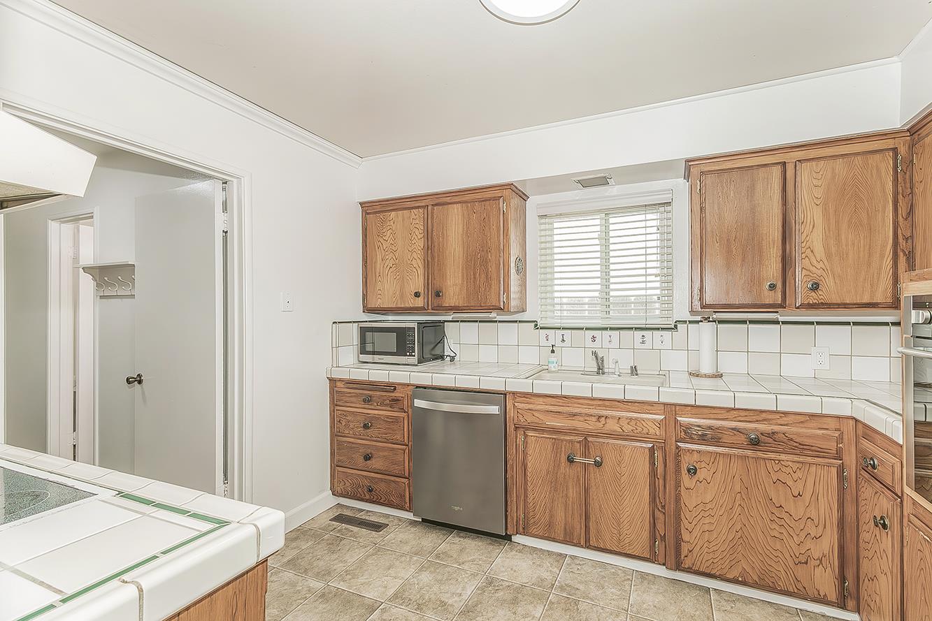 4888 E Rialto Ave, Fresno, CA 93726