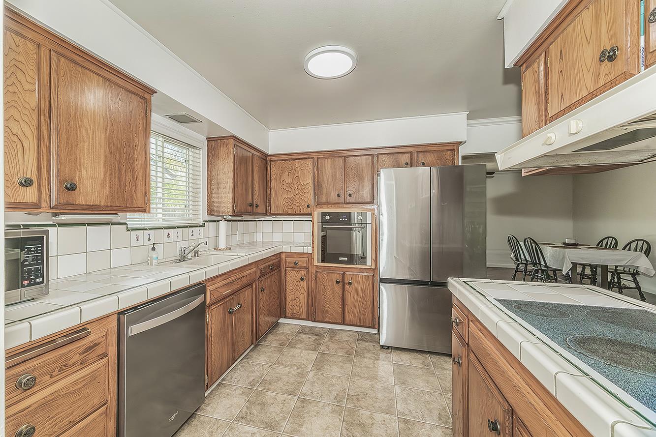 4888 E Rialto Ave, Fresno, CA 93726