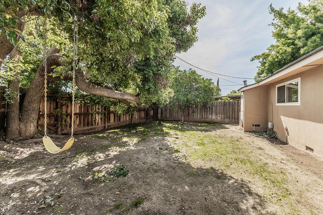 4888 E Rialto Ave, Fresno, CA 93726