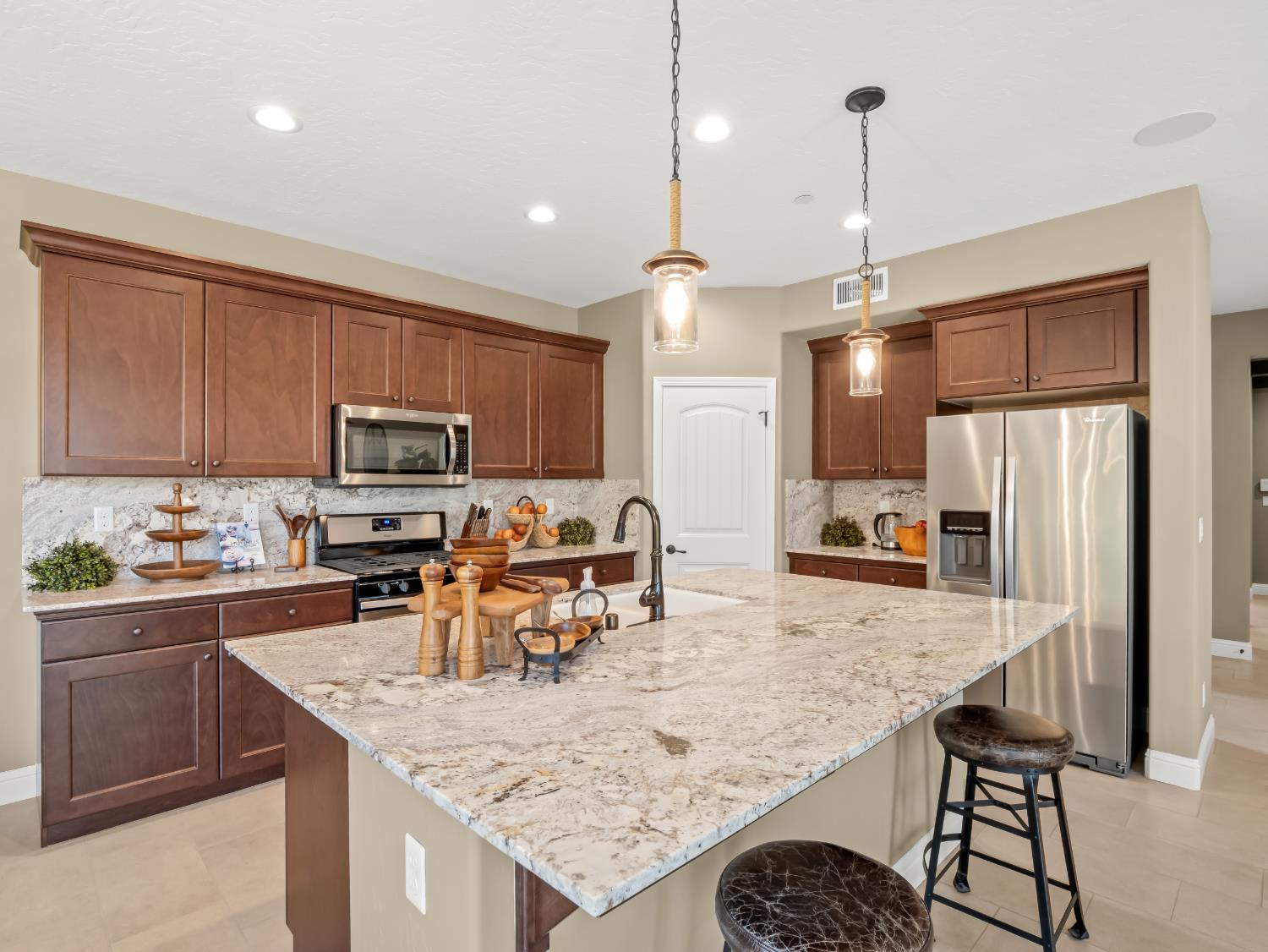 6421 W Indianapolis Ave, Fresno, CA 93723