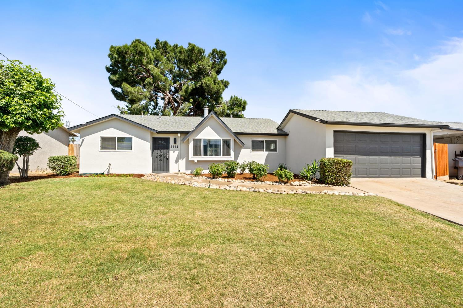 6662 N Effie St, Fresno, CA 93710
