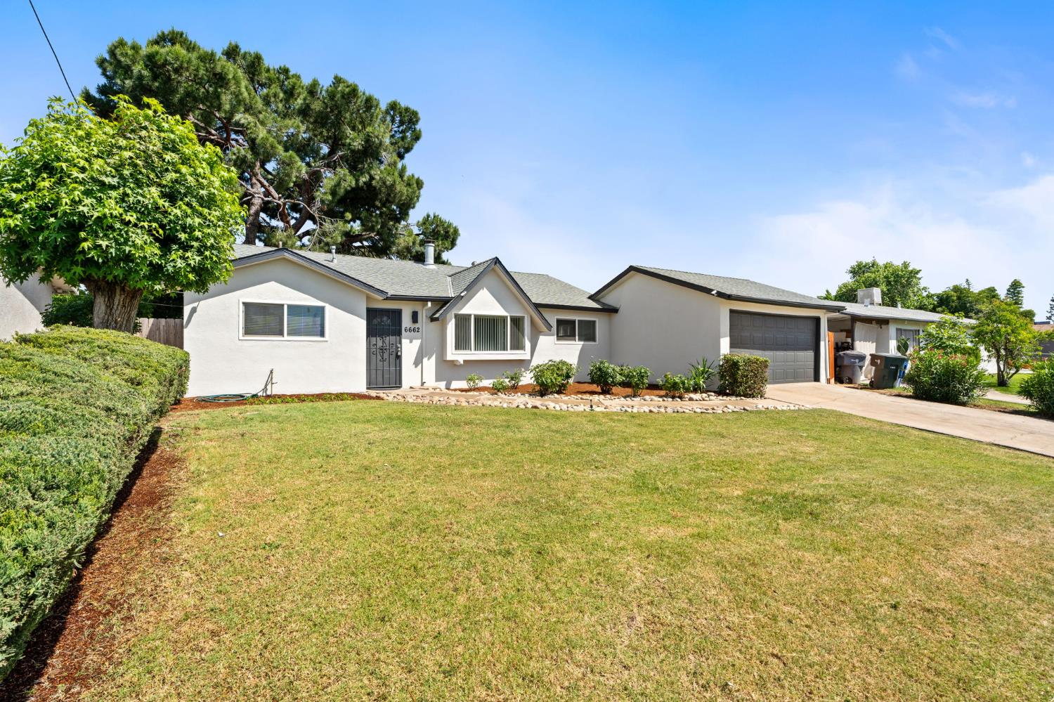 6662 N Effie St, Fresno, CA 93710
