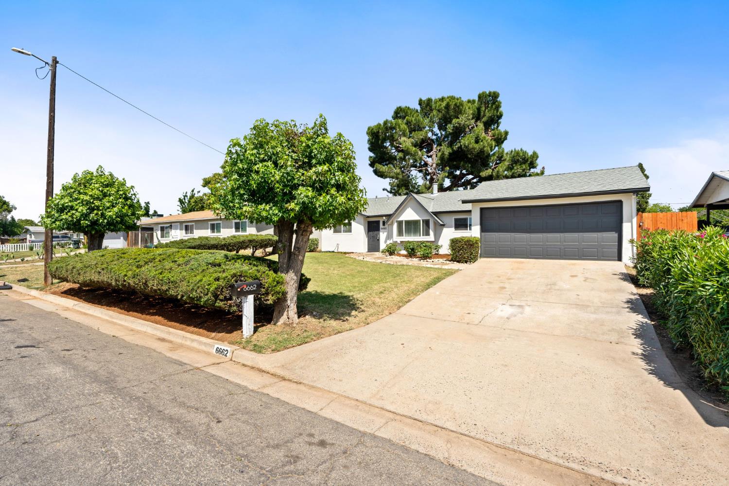 6662 N Effie St, Fresno, CA 93710
