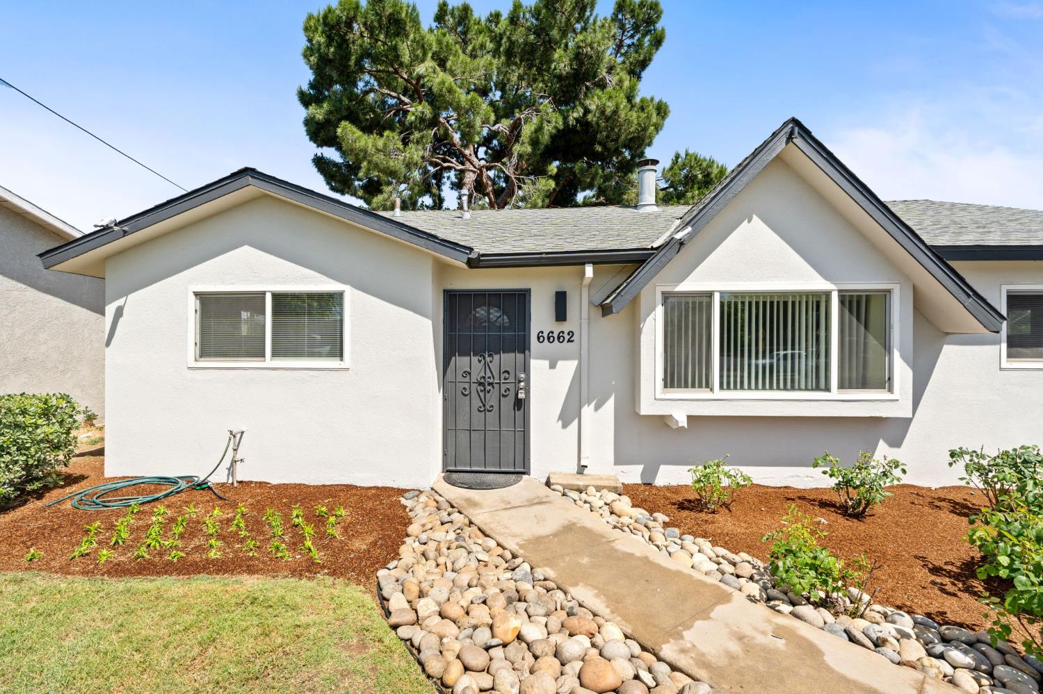 6662 N Effie St, Fresno, CA 93710
